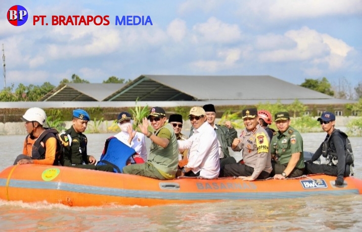 Kapolda Jateng beserta Kepala BNPB Cek Kondisi Banjir di Demak