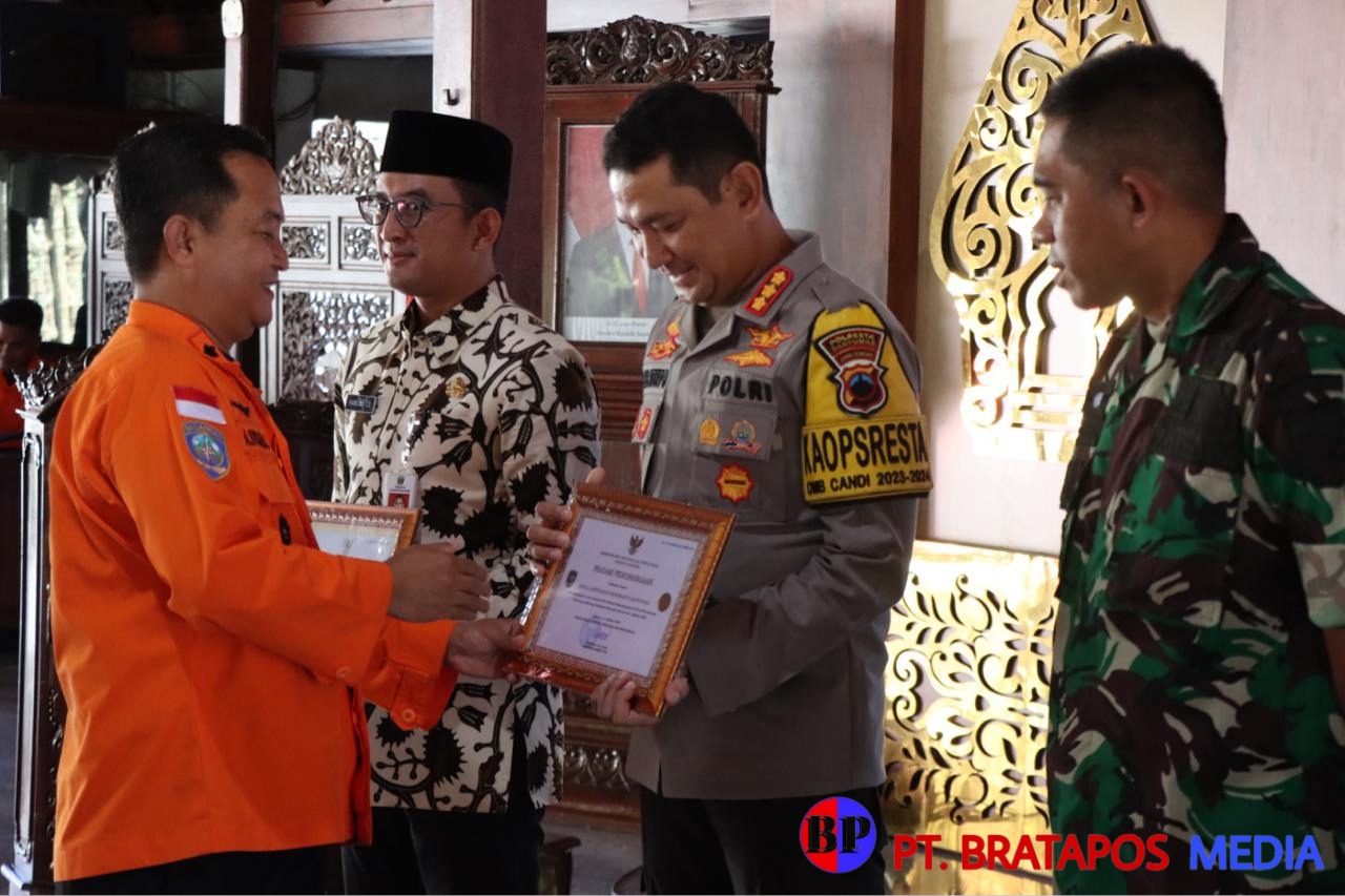 Berjasa dalam Operasi SAR Penambang Emas, Polresta Banyumas Dapat Penghargaan dari Basarnas