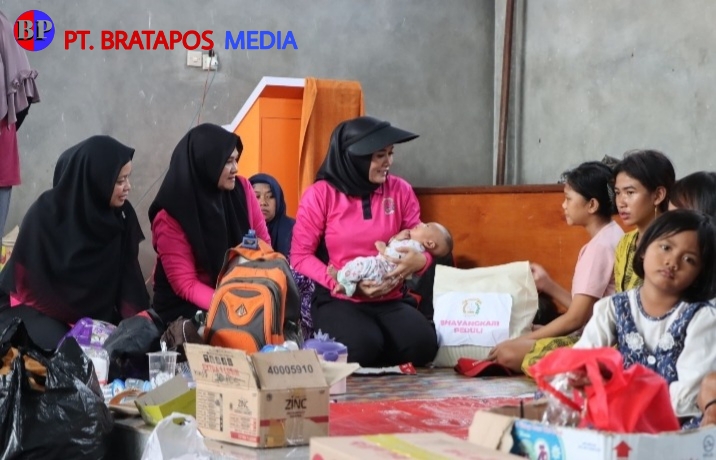 Bhayangkari Salurkan Bantuan untuk Korban Banjir di Demak