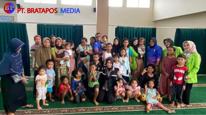 Polrestabes Semarang Kirim Tim Trauma Healing Pada Anak-anak Pengungsi Banjir Genuk