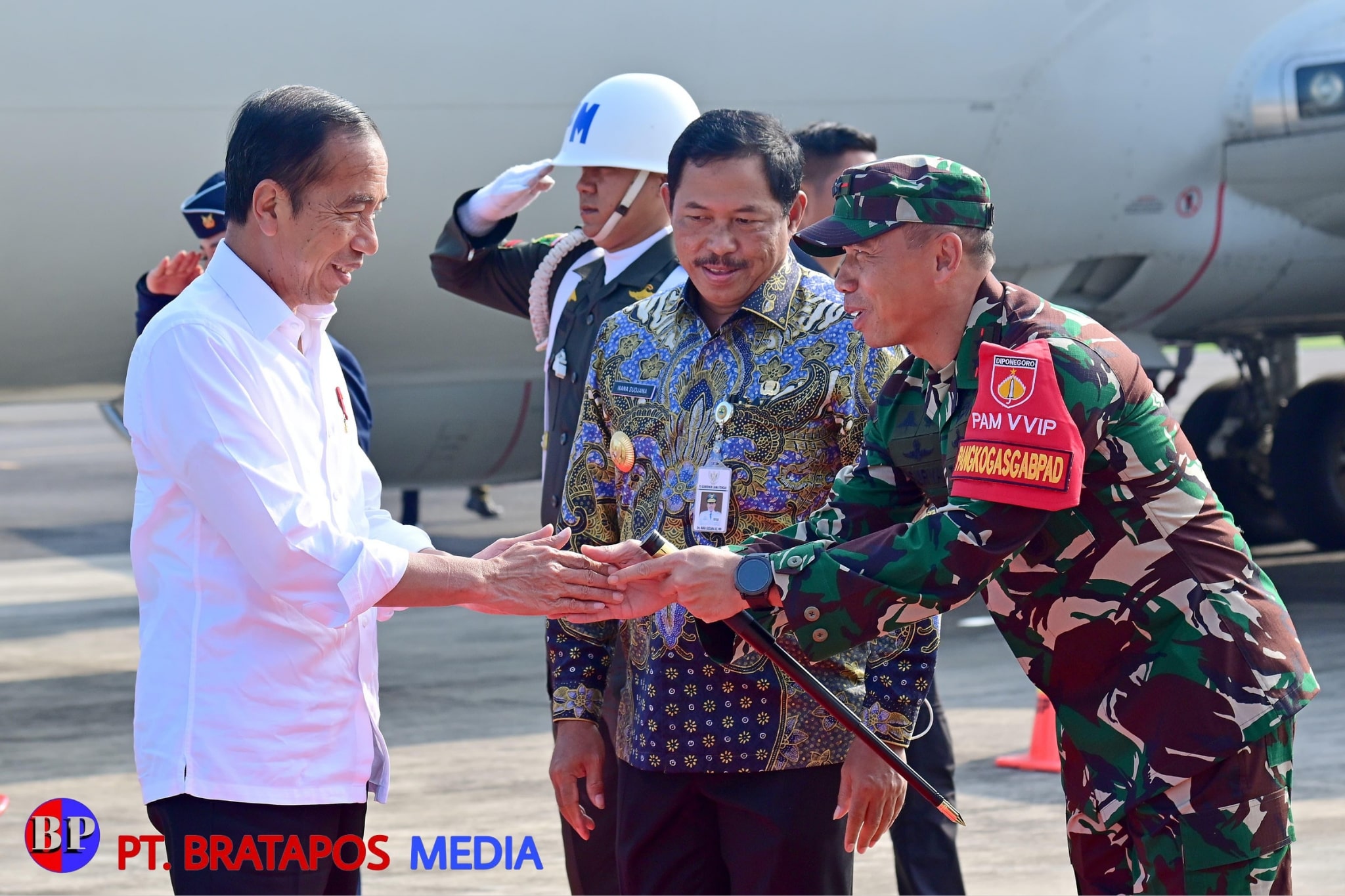 Pangdam IV/Diponegoro Dampingi Presiden RI Tinjau Lokasi Terdampak Banjir di Kabupaten Demak