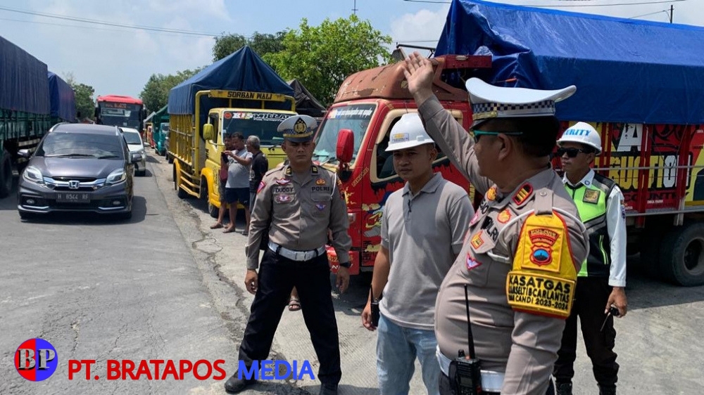 Keren, Kasatlantas Polres Grobogan Turun ke Jalan Atur Arus Lalu Lintas Macet