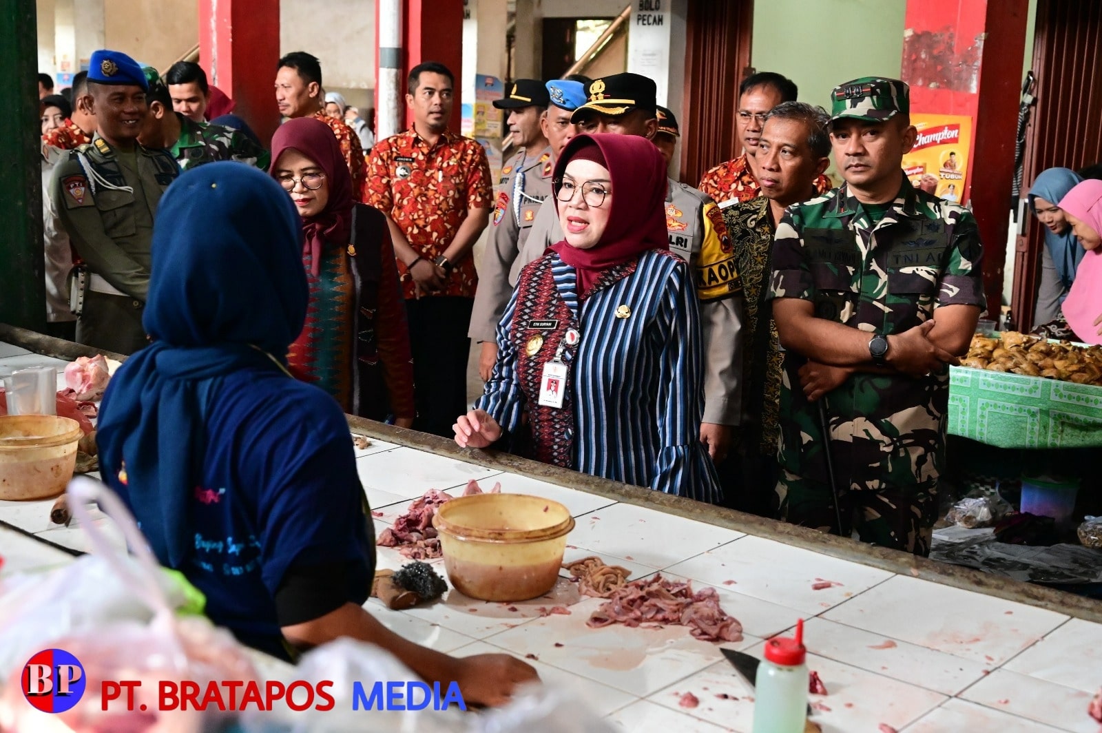Dandim 0726/Sukoharjo Bersama Forkopimda Dampingi Bupati Cek Langsung Harga Sembako