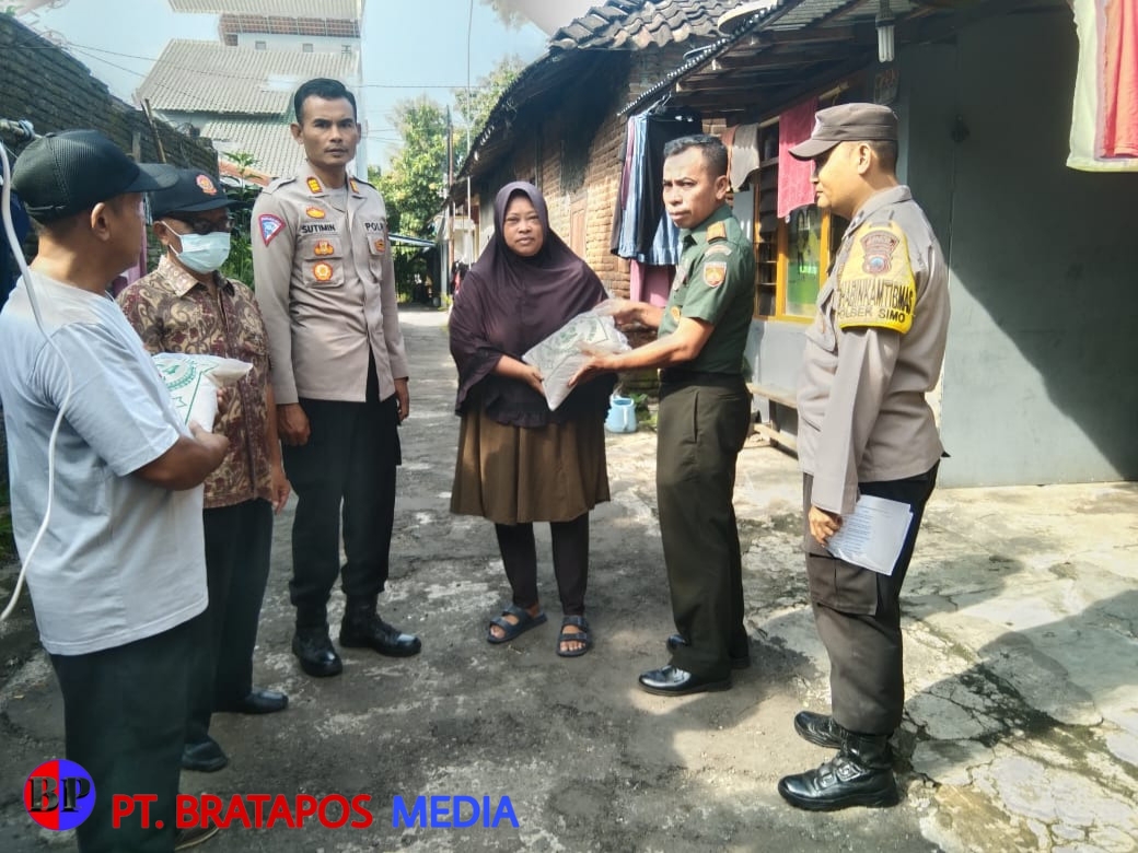 Koramil Simo Bagikan Zakat untuk Warga Kurang Mampu