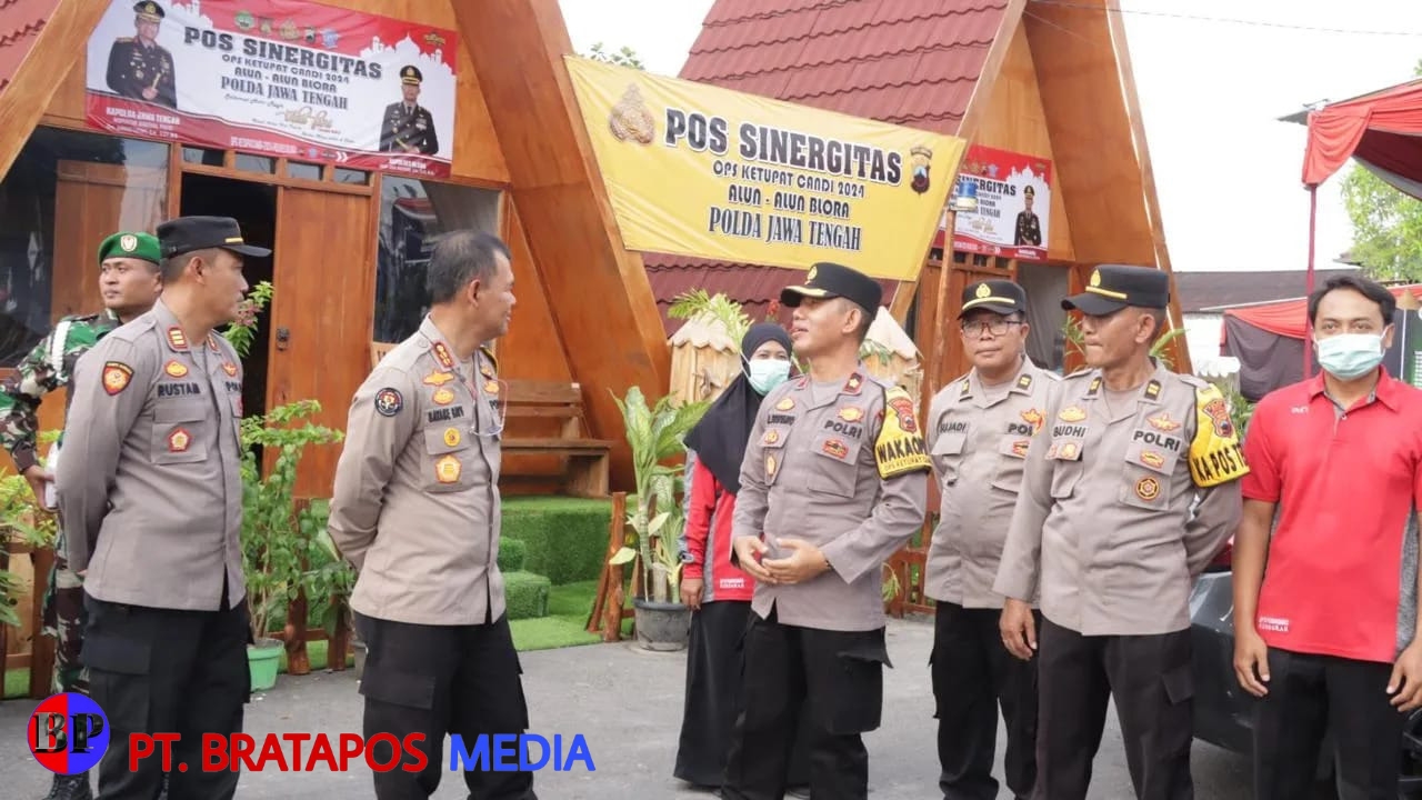 Irwasda Polda Jateng dan Kabid Humas Cek Pos Sinergitas Operasi Ketupat Candi di Alun-alun Blora