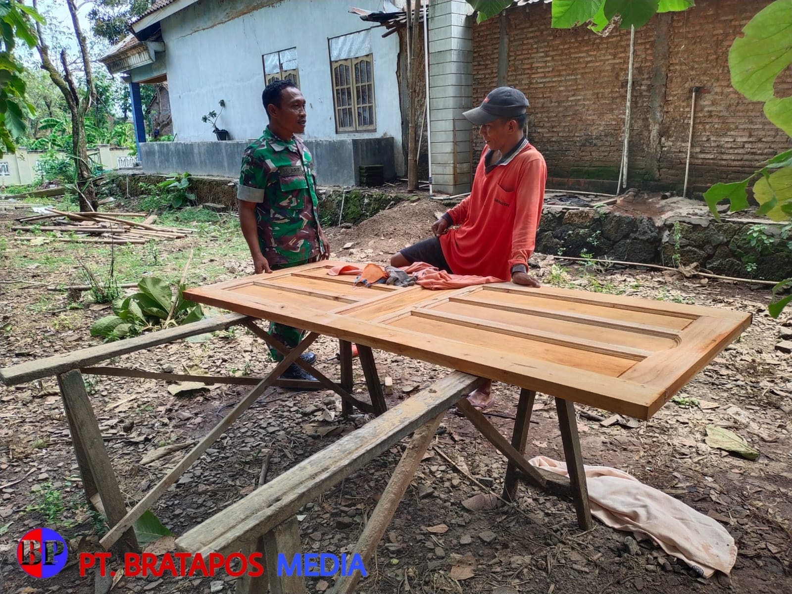 TNI Beri Motivasi Perajin Kayu