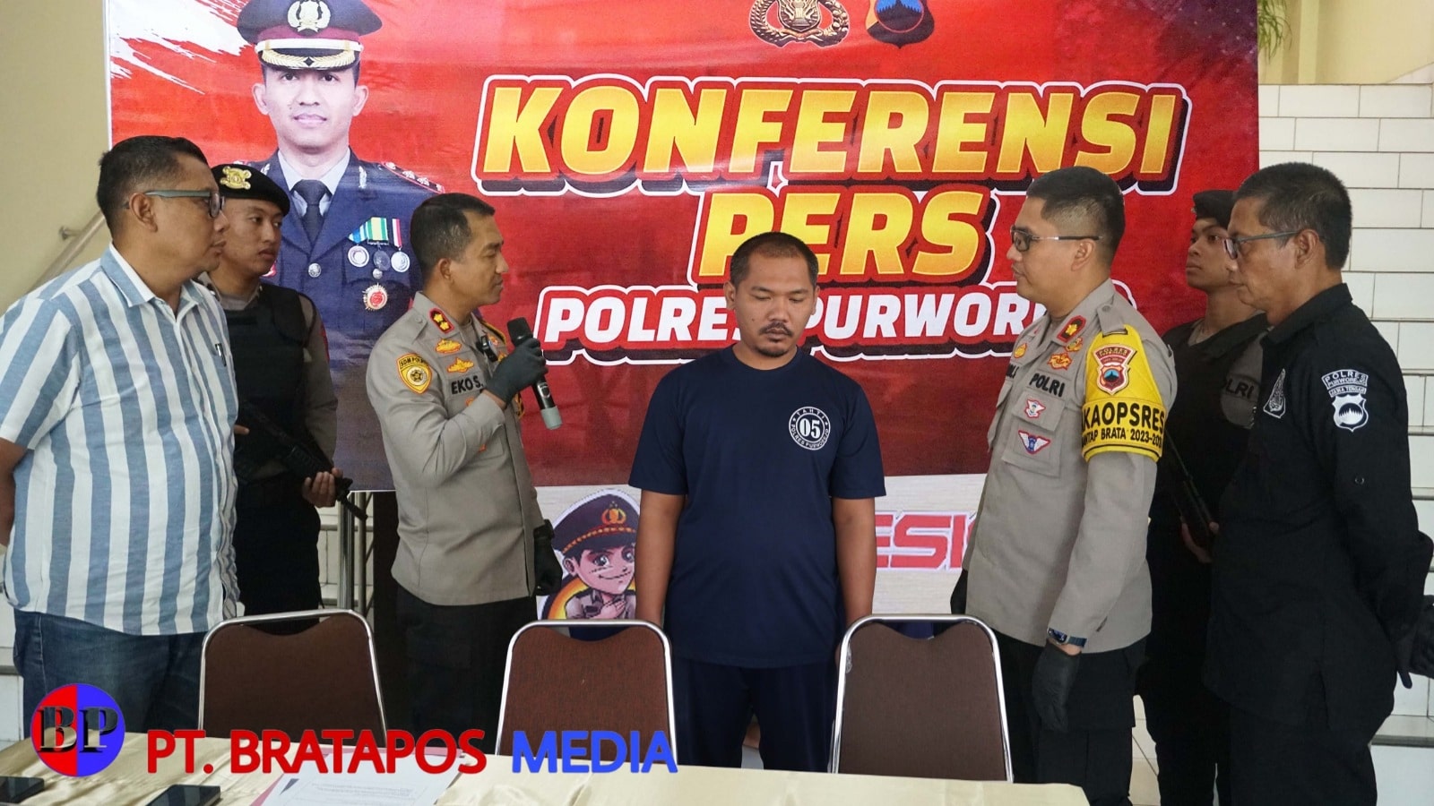 Seorang Pria Ditangkap Polisi di Pos Ronda, Ada Apa?