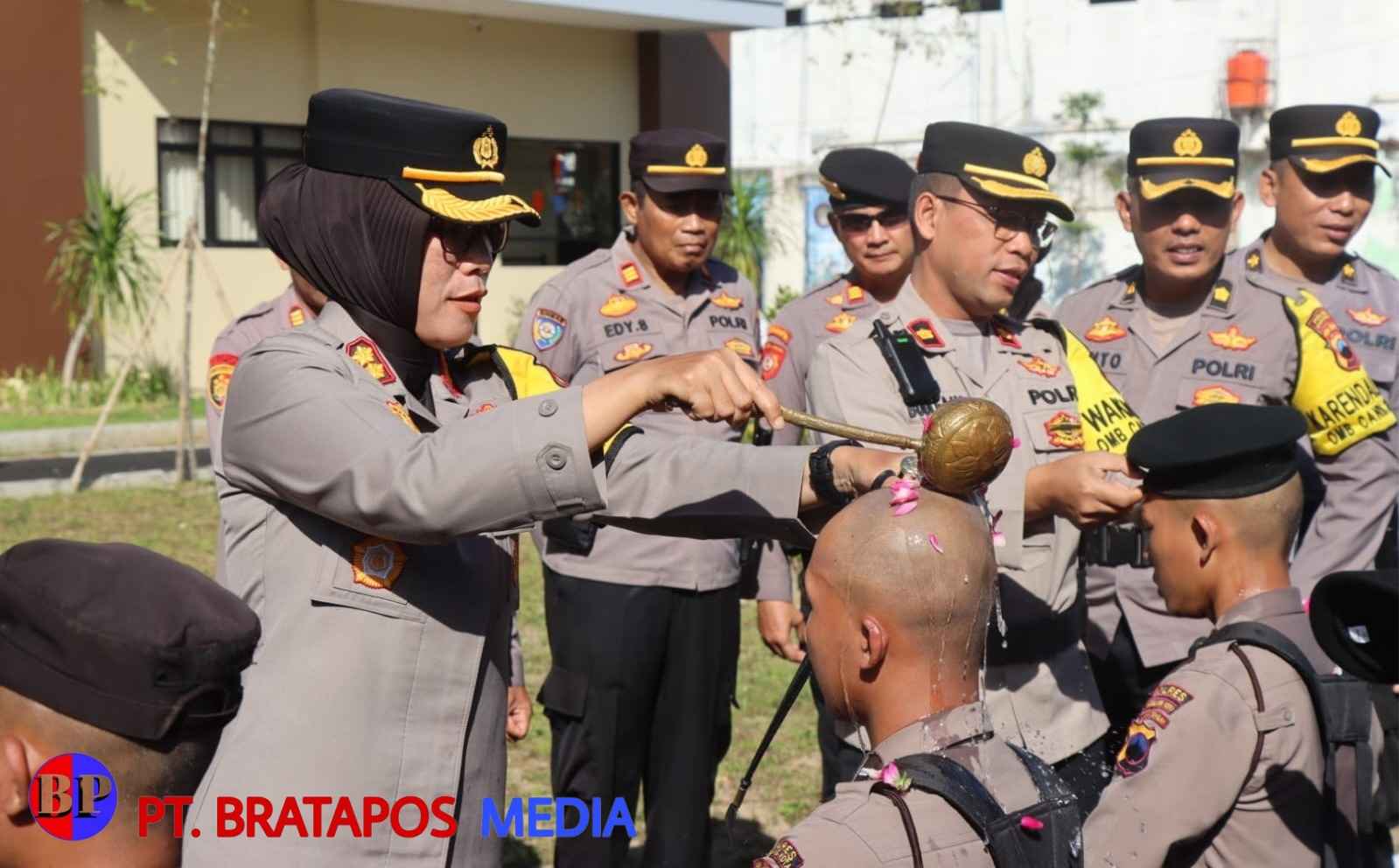 Kapolres Magelang Kota Pimpin Tradisi Pembaretan Bintara Remaja