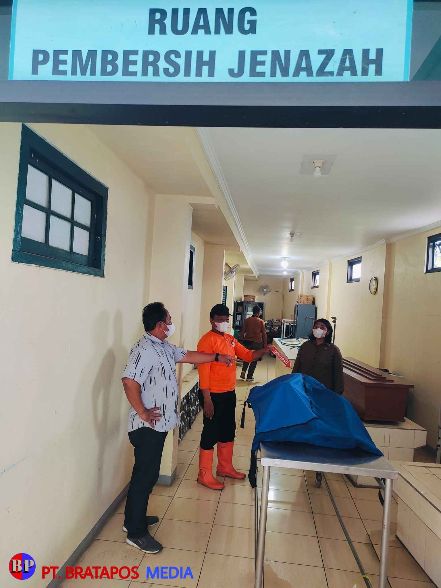 ODGJ Ditemukan Meninggal di Lambiran Sungai Silugonggo Wuwur, Polsek Gabus Lakukan Olah TKP