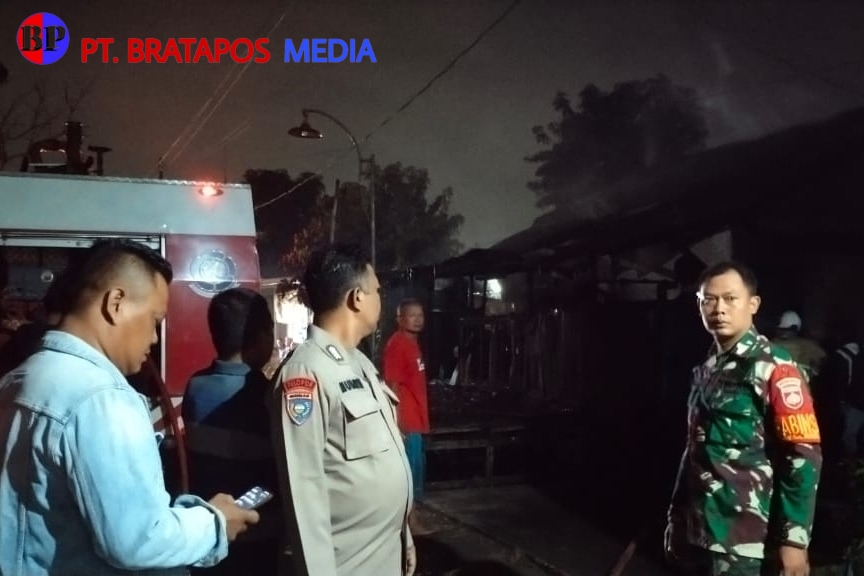 Rumah Kayu Semi Permanen Ludes Terbakar