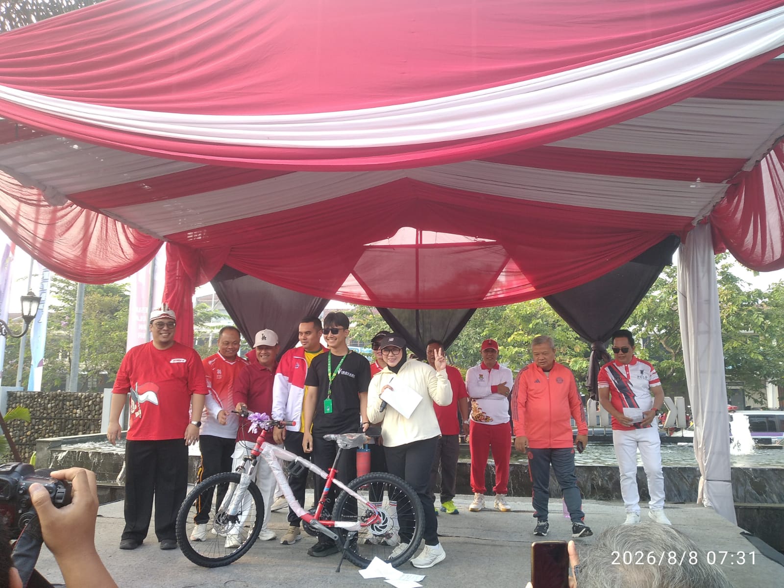 3500 Warga Padati Jalan Santai HUT RI KE-81 di Kecamatan Kelapa Dua
