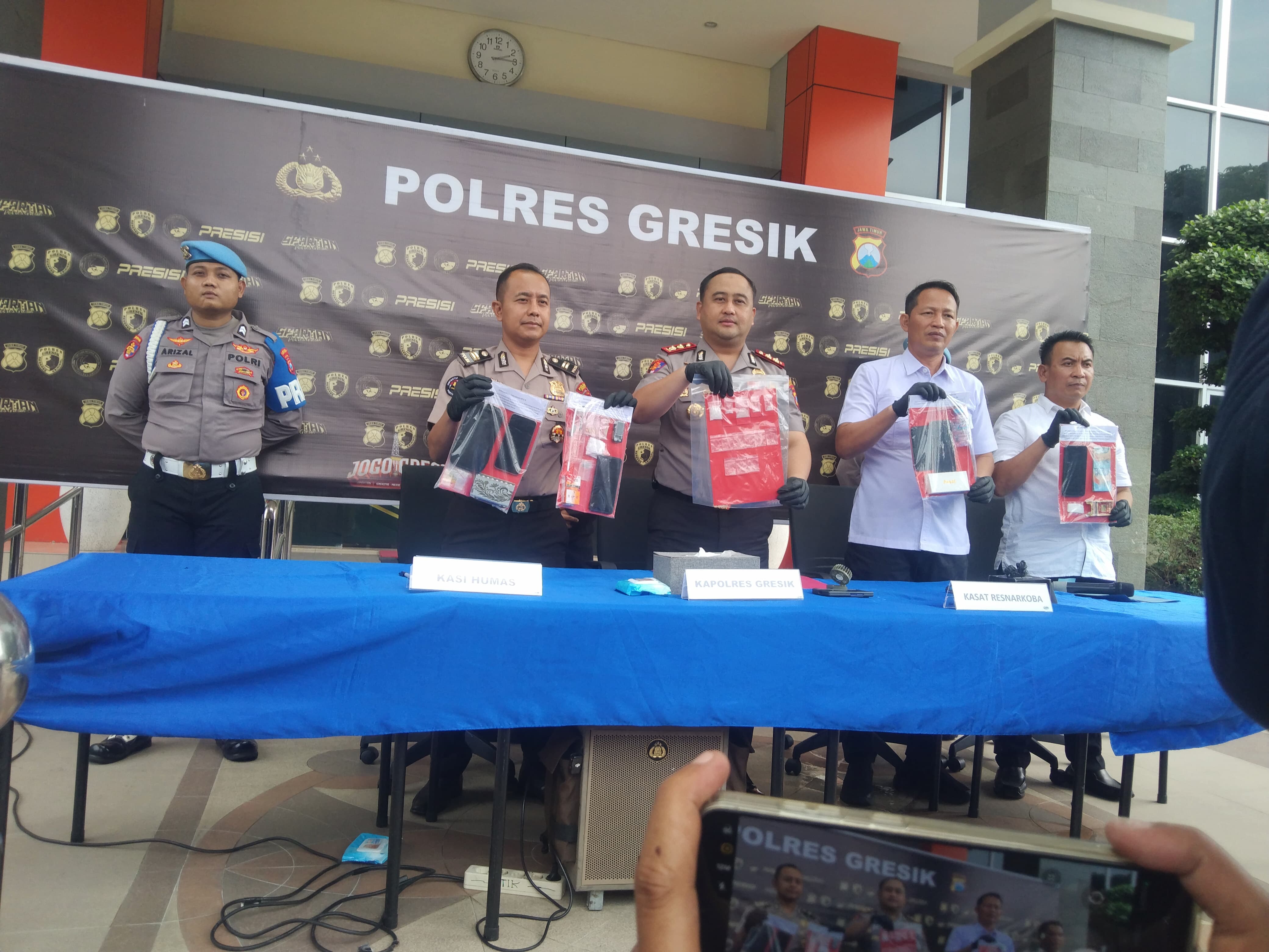 6 Tersangka Peredaran Narkoba Lintas Madura-Bawean Diringkus Sat Resnarkoba Polres Gresik