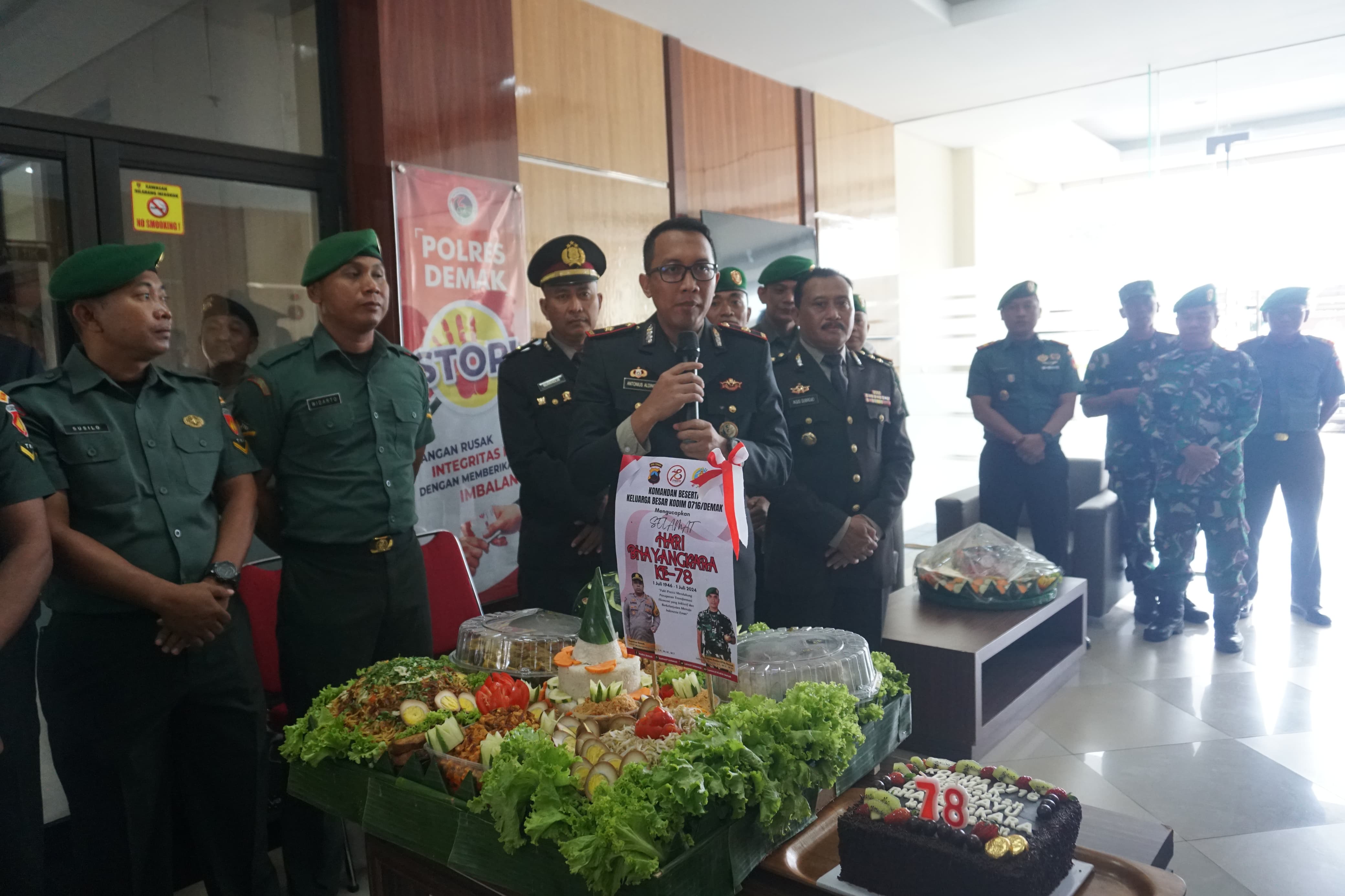 Polres Demak Menerima Surprise dari Kodim 0716 Demak Di Hari Bhayangkara Ke-78