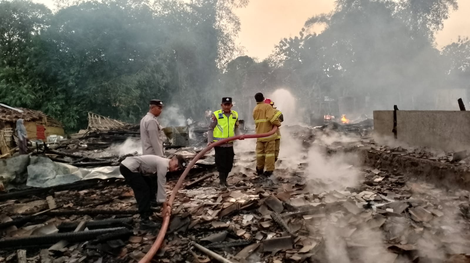 Akibat konsleting Listrik 6 Rumah Di Grobogan Hangus Terbakar