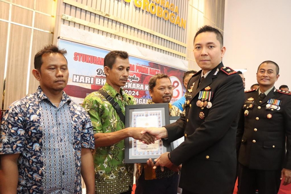 Wow! Tangkap Pelaku Pembunuhan, Warga Genengsari Toroh Raih Penghargaan dari Kapolres Grobogan