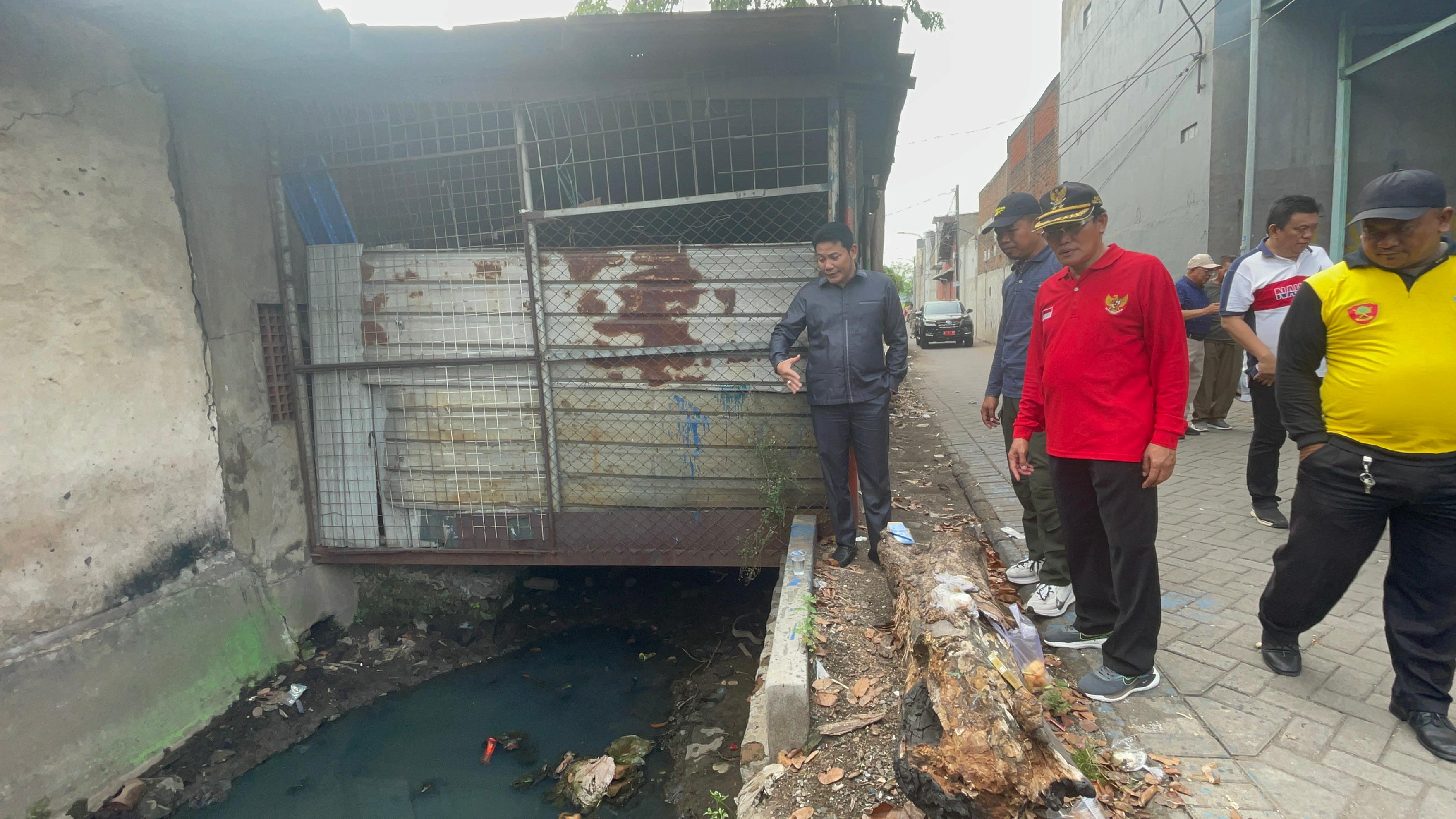 Plt Bupati Sidoarjo Subandi Sidak Sampah ke TPST Ngingas dan Sempadan Sungai