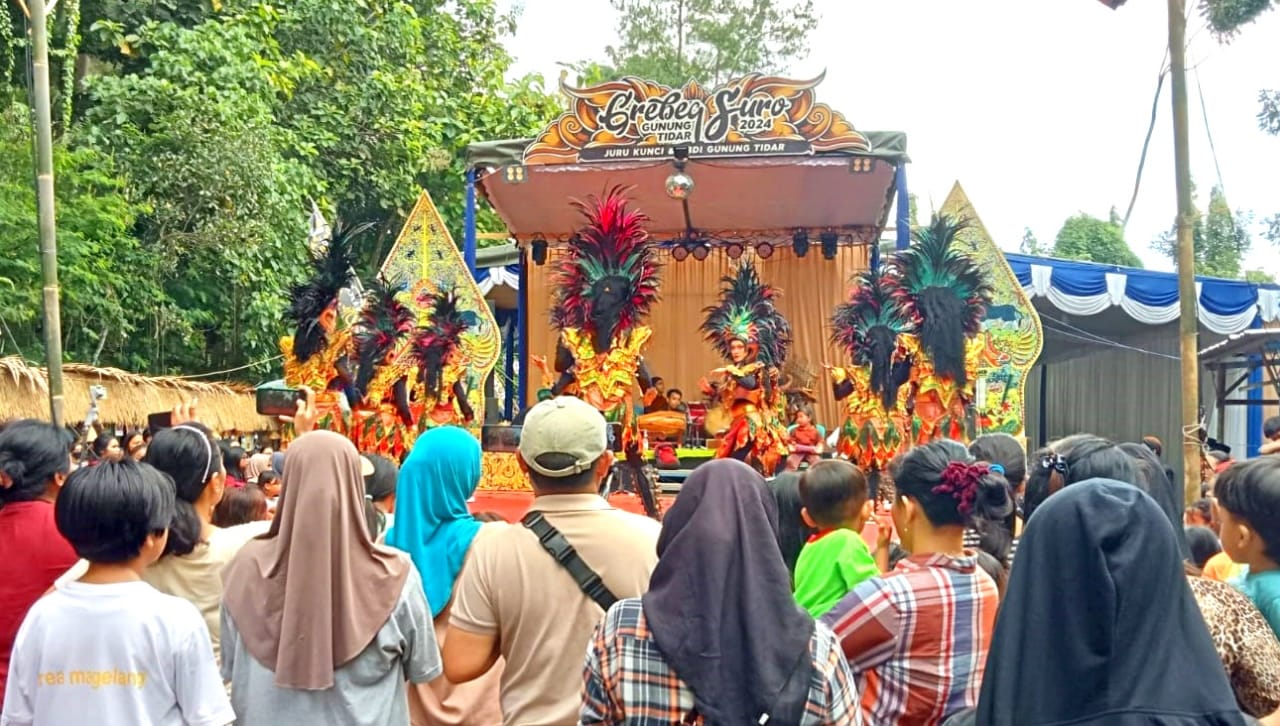 Beragam Kesenian Tradisional Semarakkan Grebeg Suro Gunung Tidar