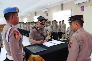 Wakapolrestabes Semarang Pimpin Sertijab Kasat Binmas Dan Kapolsek Semarang Timur