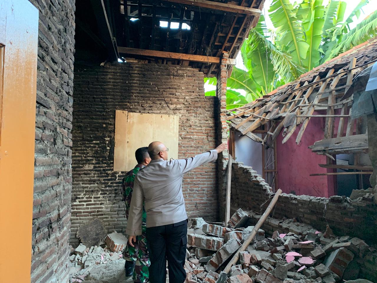 Gempa 4,6 MG Guncang Tiga Kecamatan di Kabupaten Batang, Polri bersama TNI Sigap Bantu Warga Terdampa