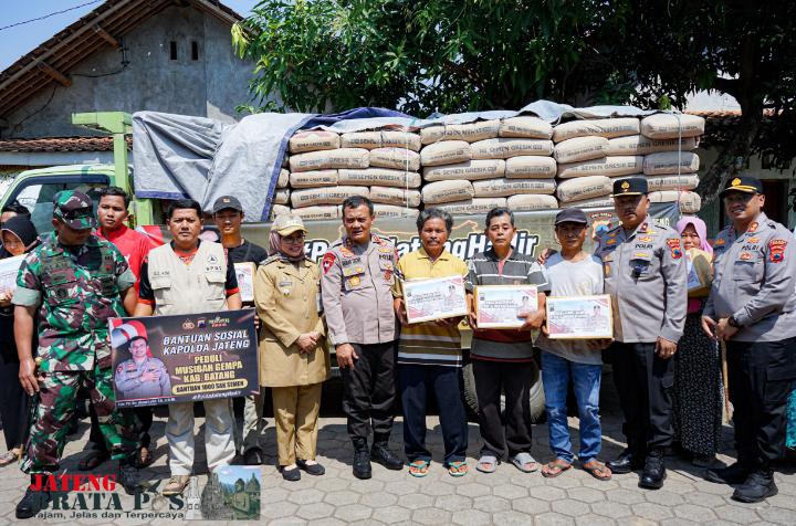 Irjen Pol Ahmad Luthfi Bantu Ribuan Semen Untuk Bangun Rumah Korban Gempa di Batang, Juga Dirikan Dapur Umum Dan Trauma Healing