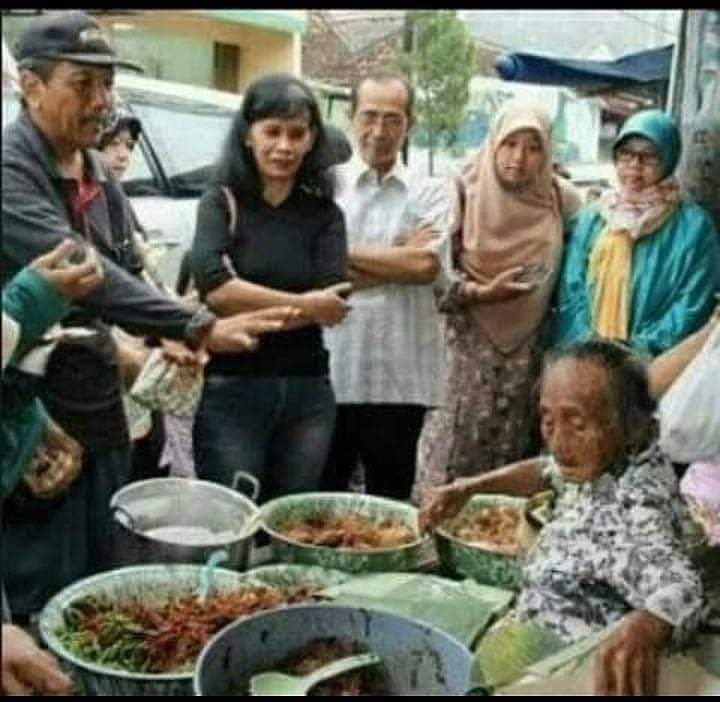 Mbah Pon Penjual Gudeg Monivator Bagi Orang Orang