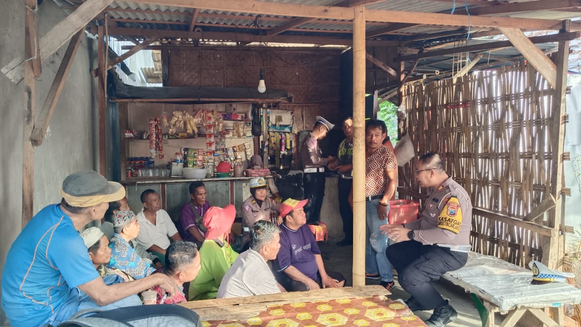 Jaga Keselamatan Penumpang, Satlantas Polres Sumenep Sosialisasi Keselamatan Berlalulintas dengan Sopir Angkot