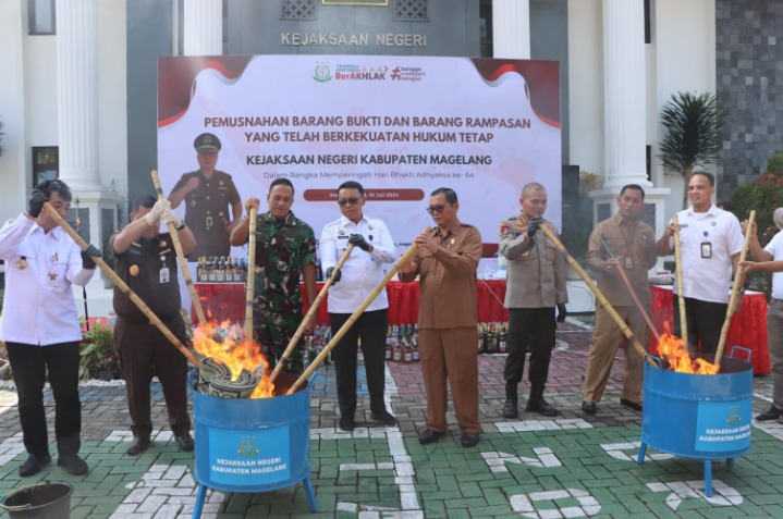 Memperingati Hari Bhakti Adhyaksa ke-64 Tahun 2024 , Bersama Forkopimda Kapolresta Magelang Hadiri Pemusnahan Barang Bukti Perkara.