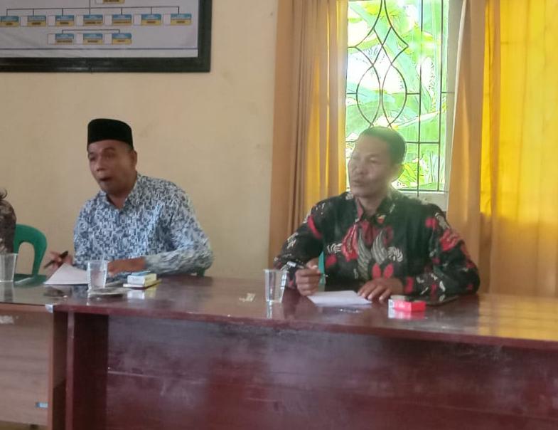 Terkesan Lari , Sembunyi Dari Wartawan, Kades Pohgading Timur Blokir Nomor Watssap , Patut Di Pertanyakan