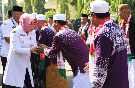Bupati Grobogan Sambut Kepulangan Jamaah Haji Kloter 60