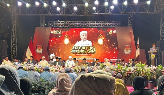KPU Jateng Bersholawat Di Alun-alun Purwodadi Menghadirkan Habib Ali Zainal Abidin Assegaf dan Az Zahir