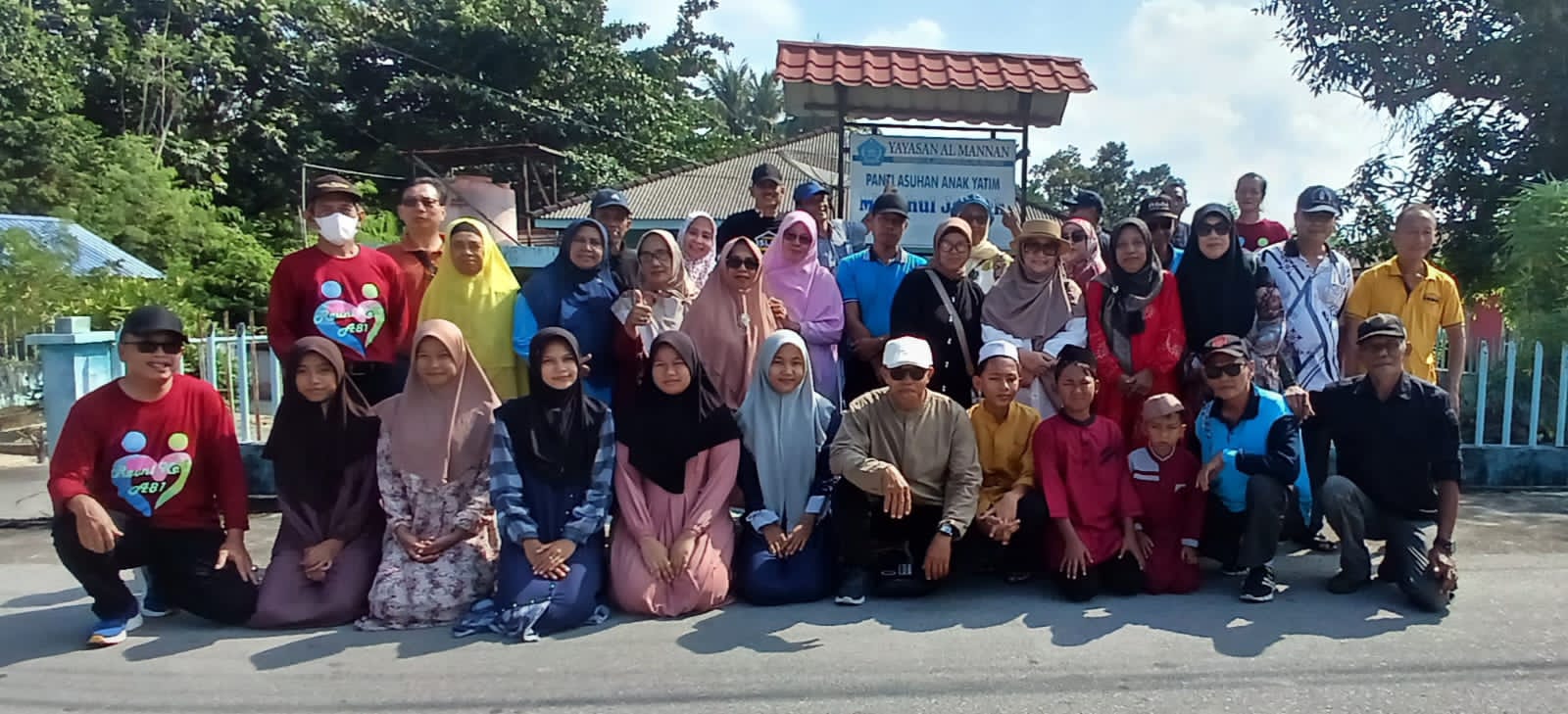 Alumni SMP 1 Kundur Beri Santunan Panti Asuhan Miftahul Janah