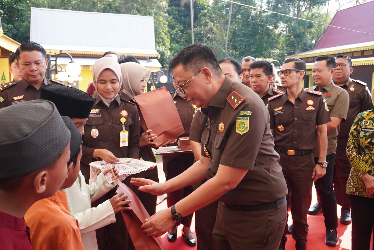 Kejati Kepri Bersama Kejati Tanjung Pinang Mengelar HUT HBA KE 64 Tahun Dengan Bhakti Sosial.