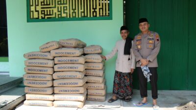 Kapolresta Magelang Sumbang Semen untuk Ponpes Nurul Huda Sucen