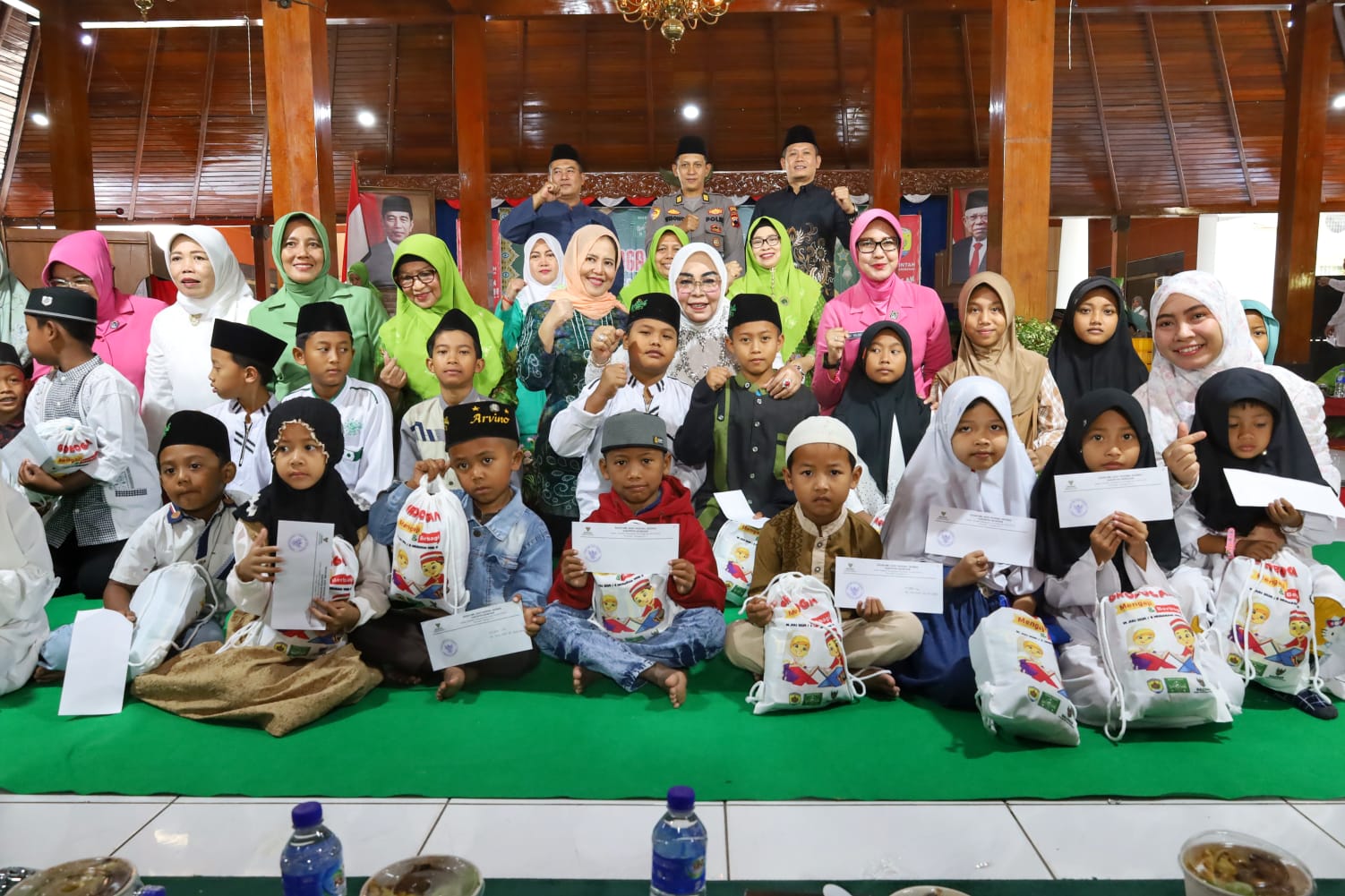 Bupati Grobogan Sri Sumarni Berikan Santunan Kepada 200 Anak Yatim Piatu