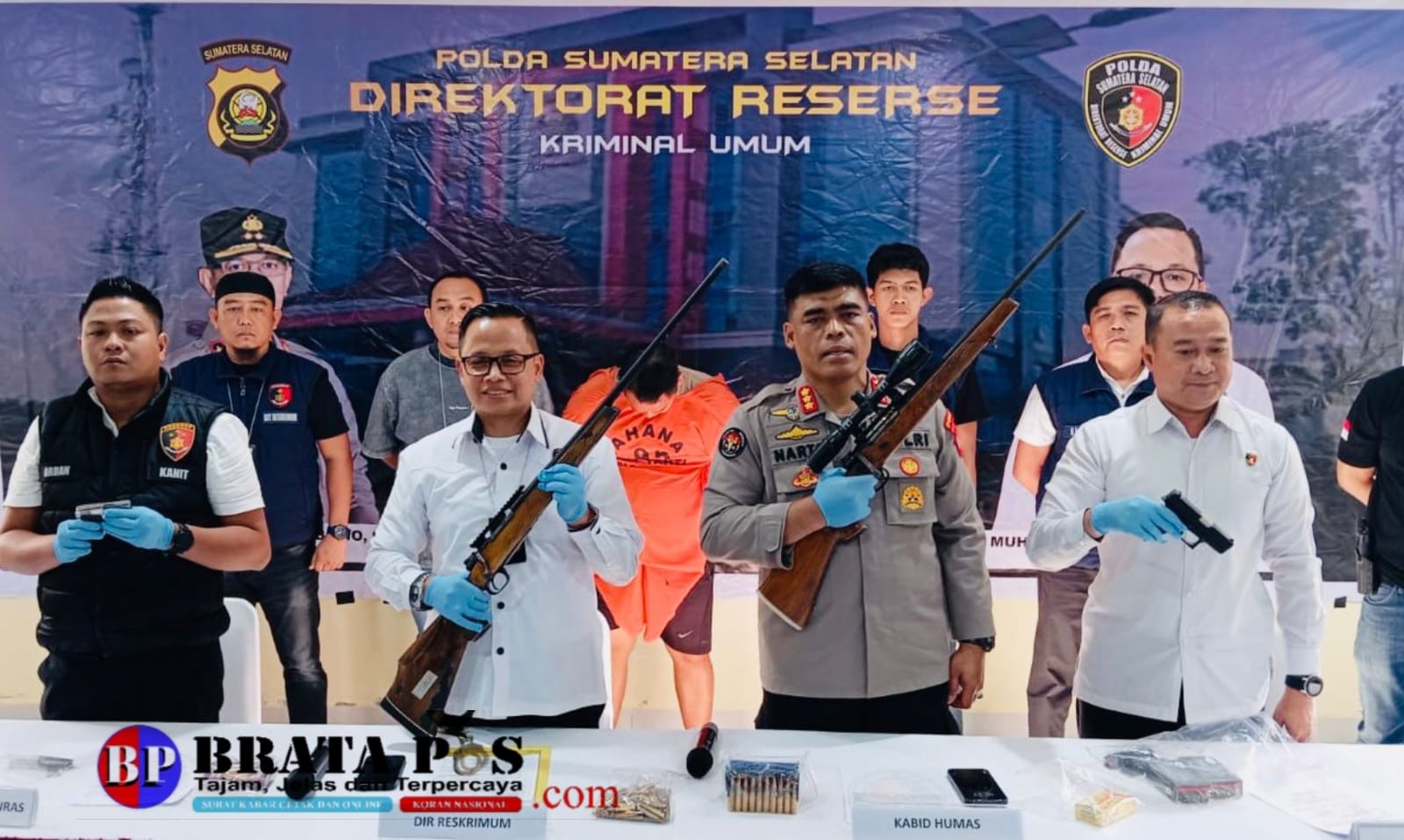 Amankan 4 Pucuk Senpi, 5 Magazen dan 327 Butir Peluru Tajam, Tim Ditreskrimum Polda Sumsel Bekuk Seorang ASN.