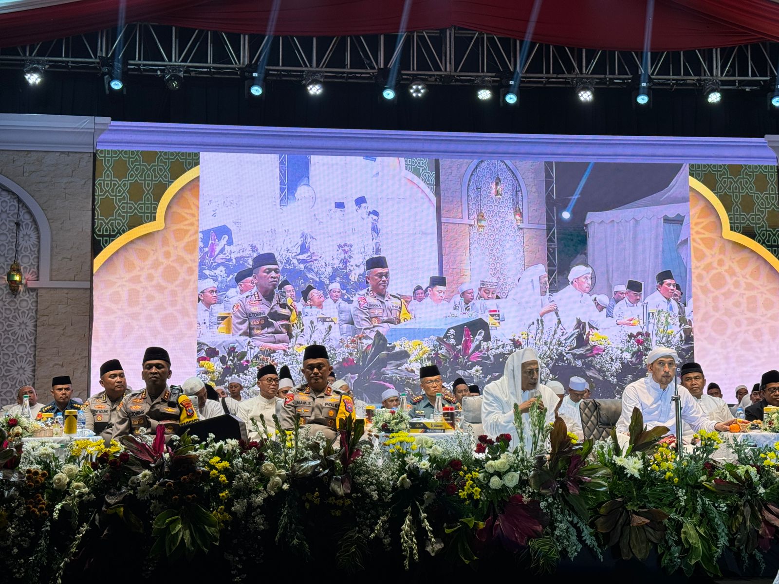 Perkuat Kebersamaan Melalui Lantunan Sholawat dan Ceramah Kebangsaan