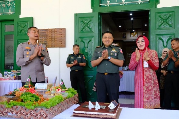 Bupati dan Kapolres Beri Kejutan di Hari Ulang Tahun Dandim 0717/Grobogan