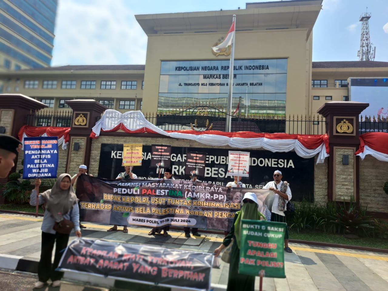 Aliansi Masyarakat Kediri Raya Peduli Palestina Desak Kapolri Mengusut Kriminalisasi Ilham Dan Ustadz Andik.