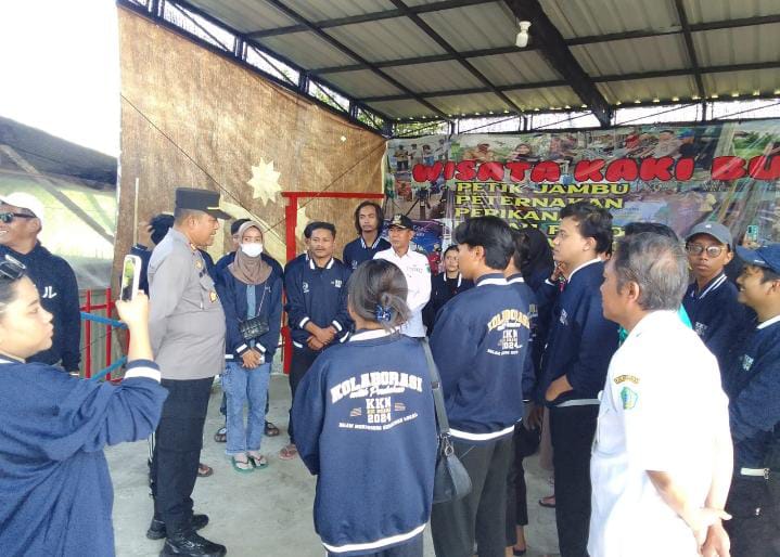 Kapolsek AKP Abdul Cholil, SH., Berkunjung Ke Wisata Kaki Bumi Petik Jambu Kebaron Sidoarjo