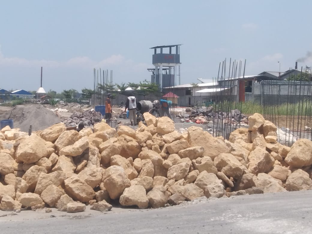 Belum Turun Izin Dari DPUTR Dan DPM-PTSP, Pengusaha Morowudi Se-enaknya Sendiri Bangun Jembatan, Satpol PP Ancam Tutup