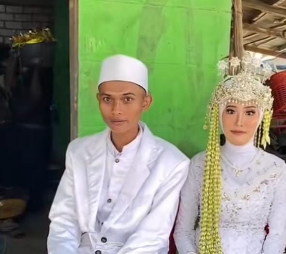 Viral Pernikahan Sederhana Di Gresik, Apresiasi Nitizen Pada Ke Dua Pasangan