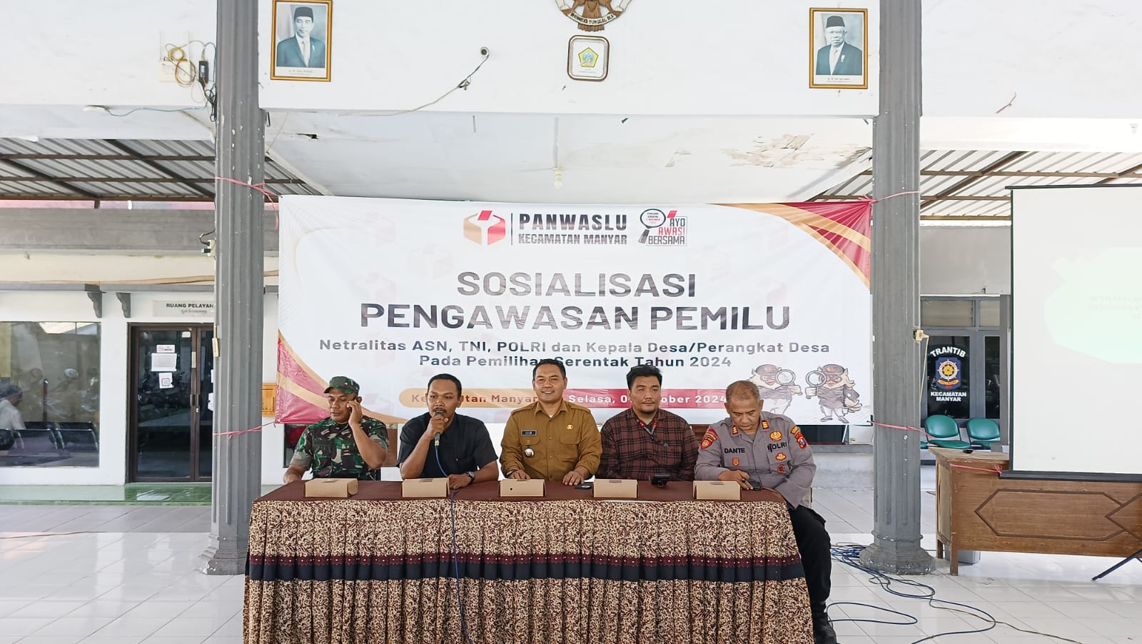 Panwascam Manyar Gelar Sosialisasi Netralitas ASN, TNI-POLRI dan Kades di Pilkada 2024