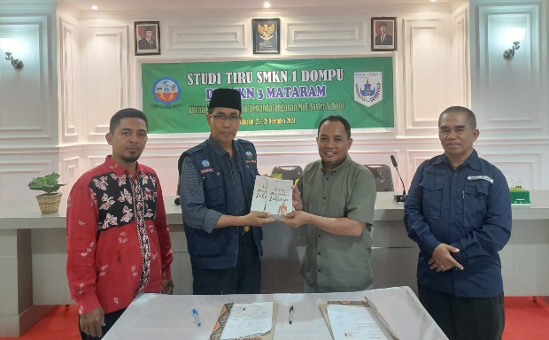 Study Tiru SMKN 1 Dompu Ke SMKN 3 Mataram ; Perjanjjian Kerjasama Aksi Berbagi di Penghujung Tahun