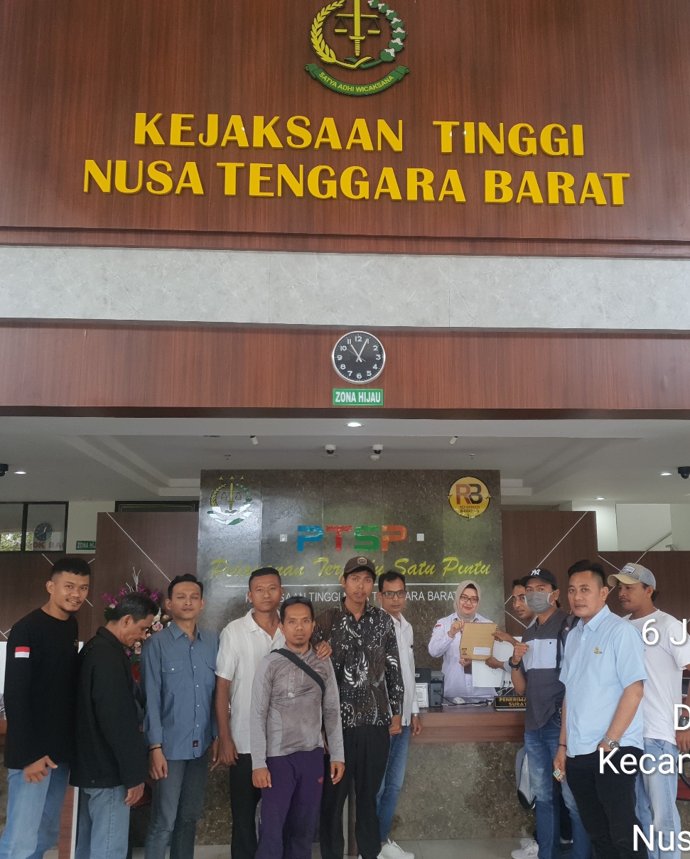 Diduga Gelapkan Dana Desa, Forum Masyarakat Peduli Senggigi (FMPS) Laporkan Kades Senggigi Ke Kejati NTB