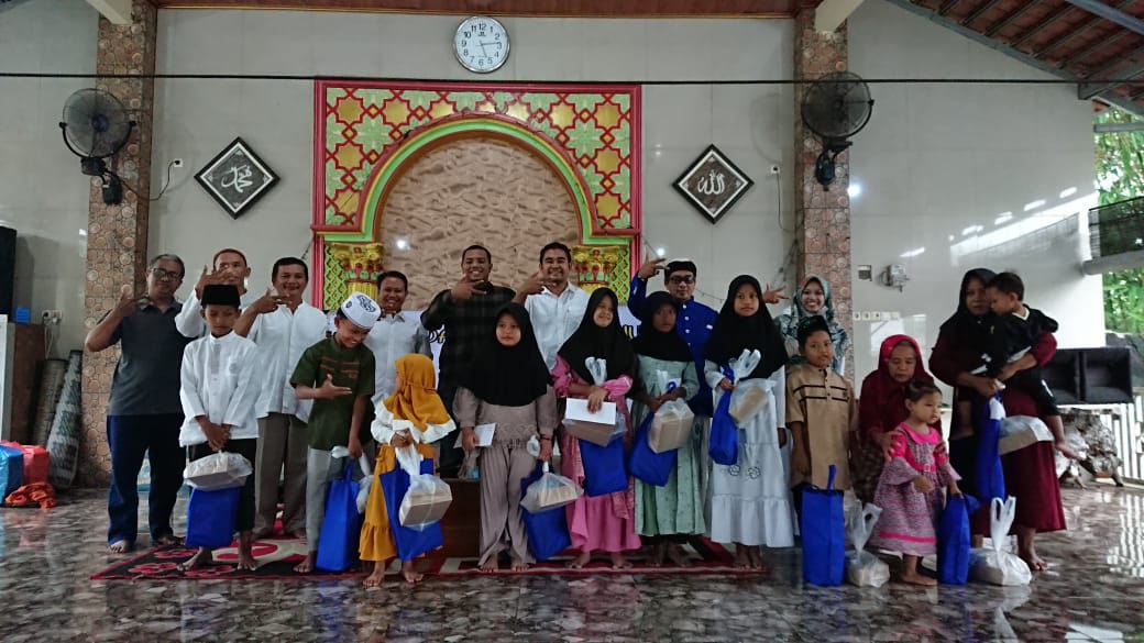 Dalam Rangka Sambut HUT Ke 06 LSM GEKRAFS Adakan Giat Pembagian Makanan Dan Susu Gratis.