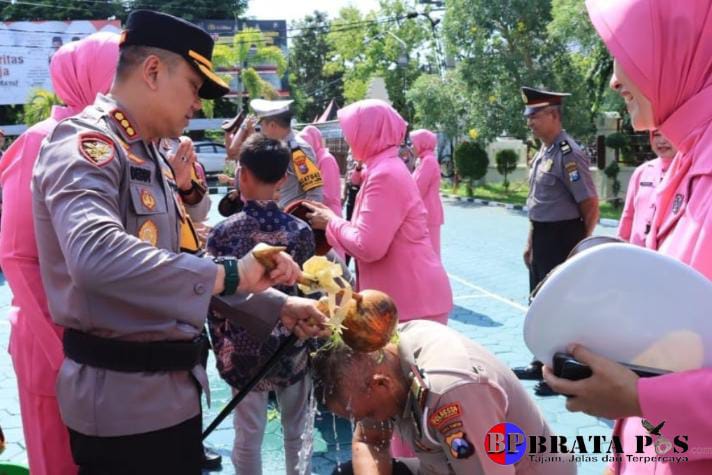 Diawal Tahun 2024, Puluhan Personel Polresta Banyuwangi Naik Pangkat Sekaligus Gelar Sertijab Tiga Kasat dan Tiga Kapolsek