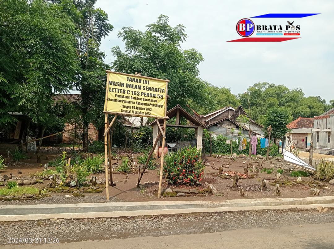 Heboh.!!, Banner Sengketa Tanah Berdiri di Atas Makam/Kuburan