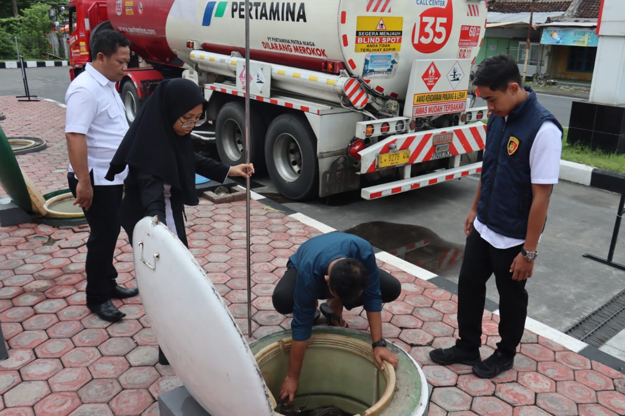Pastikan Stok BBM Ready, Unit Tipidter Polres Lumajang Sidak SPBU dan SPBE