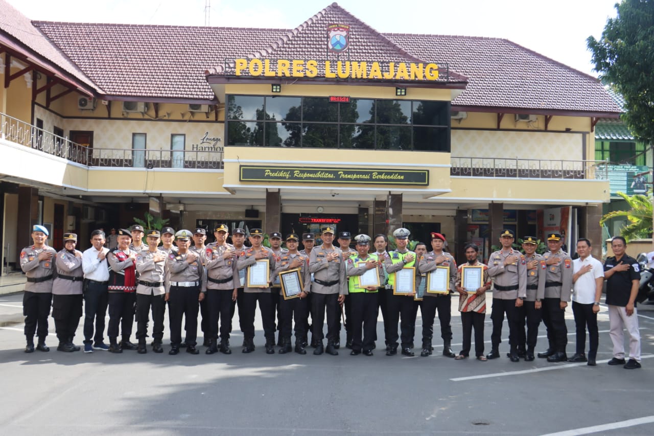 Ini Alasan Kapolres Lumajang Berikan Reward Kepada 14 Anggotanya
