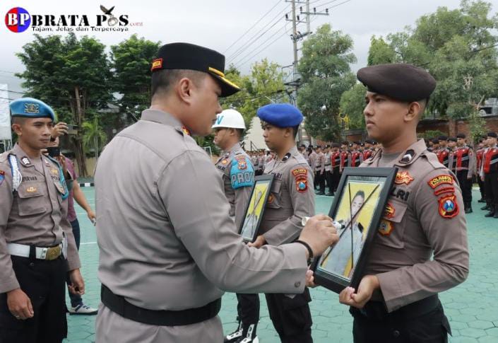 Dua Polisi Banyuwangi di "PECAT" Dengan Tidak Hormat, Ini Penyebabnya..!!